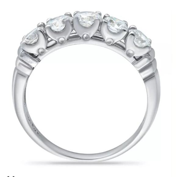 Macy's Cubic Zirconia Ring Size 5 Round Cut Multi Stone Wedding Band Engagement - Picture 6 of 7